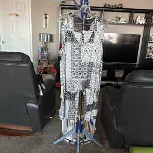 Linea Donatella Chic Black and White Patterned 2pc pajamas. Large